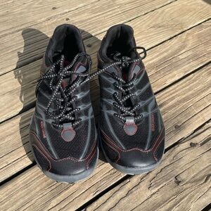 Body Glove Men's Dynamo Swift Black/Red Size 8 Water Shoe EUC Hiking Water Sport